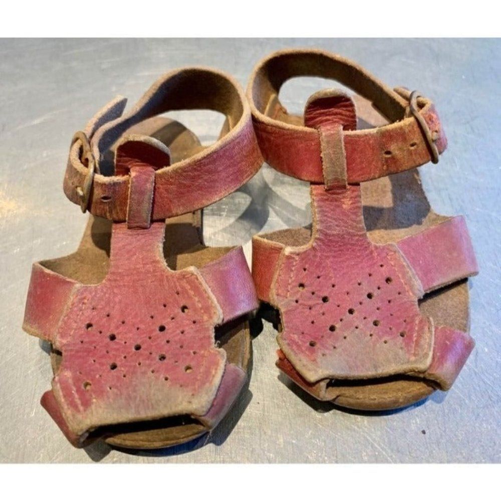 ‎Vintage red leather baby sandals